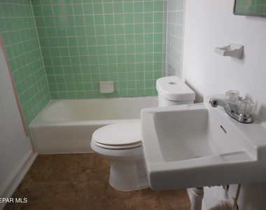 701 W Yandell Drive - Photo Thumbnail 16