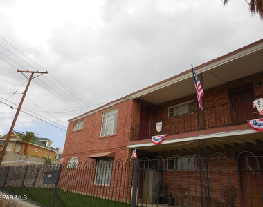 701 W Yandell Drive - Photo Thumbnail 19