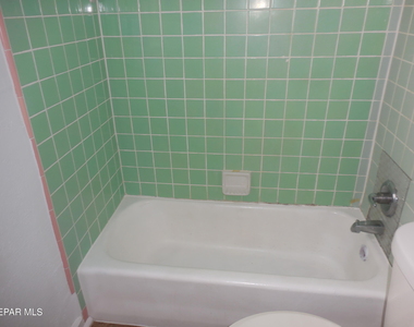 701 W Yandell Drive - Photo Thumbnail 15