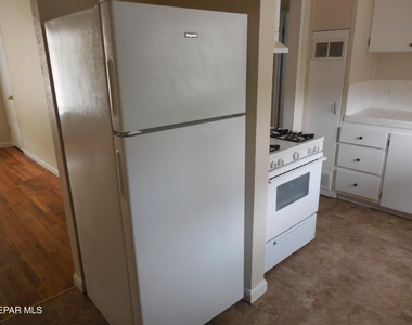 701 W Yandell Drive - Photo Thumbnail 6