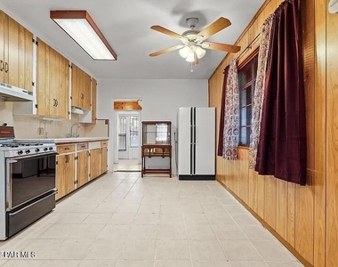 3222 Frankfort Avenue - Photo Thumbnail 5
