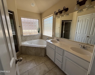 11008 Cattle Ranch Street - Photo Thumbnail 22