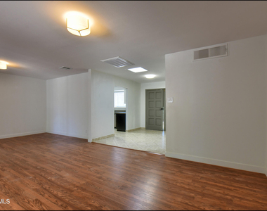 3807 Waymore Drive - Photo Thumbnail 7