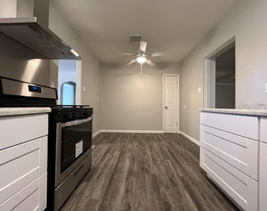 408 Ramona Avenue - Photo Thumbnail 10