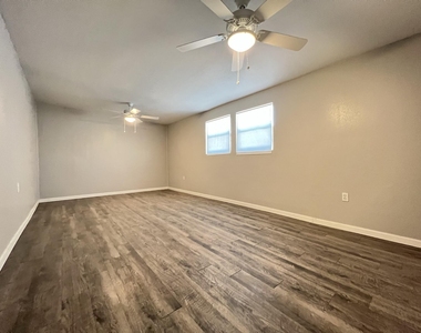 408 Ramona Avenue - Photo Thumbnail 13