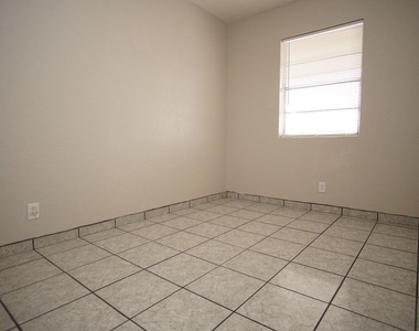 4700 Maxwell Avenue - Photo Thumbnail 6