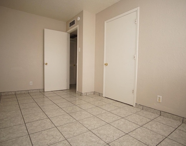 4700 Maxwell Avenue - Photo Thumbnail 9