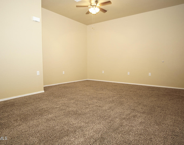 8685 N Loop Drive - Photo Thumbnail 3