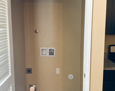 8685 N Loop Drive - Photo Thumbnail 7