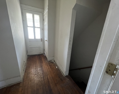 31-33 Hillhouse Avenue - Photo Thumbnail 3