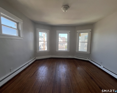 31-33 Hillhouse Avenue - Photo Thumbnail 9