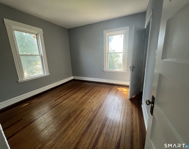 31-33 Hillhouse Avenue - Photo Thumbnail 1