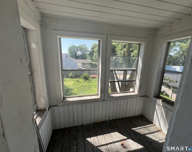 31-33 Hillhouse Avenue - Photo Thumbnail 2