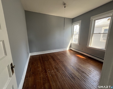 31-33 Hillhouse Avenue - Photo Thumbnail 4