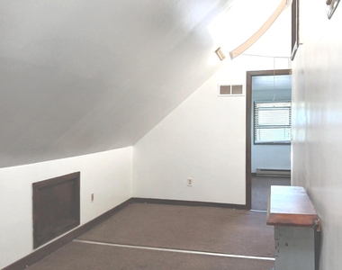198 Meriden Road - Photo Thumbnail 6