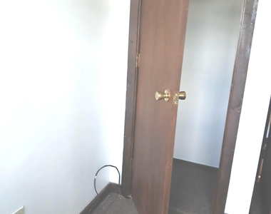198 Meriden Road - Photo Thumbnail 5