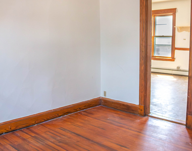405 Wilson Street - Photo Thumbnail 4