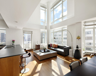 East 59th Street - Photo Thumbnail 1