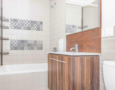 615 Gates Avenue - Photo Thumbnail 9