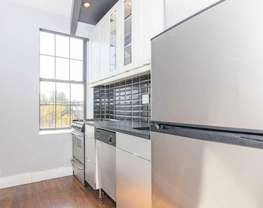 615 Gates Avenue - Photo Thumbnail 1