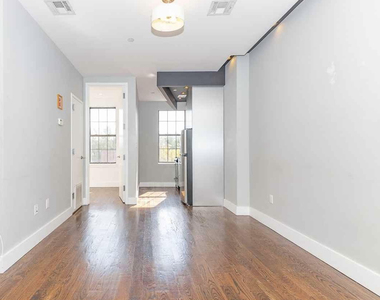 615 Gates Avenue - Photo Thumbnail 3