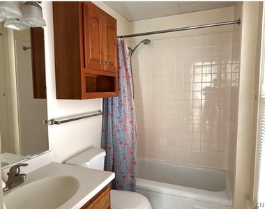 442 Main Street - Photo Thumbnail 4