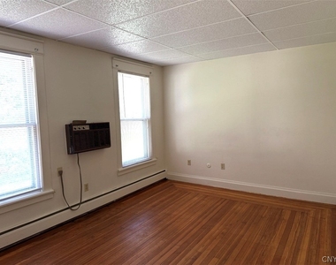 442 Main Street - Photo Thumbnail 2