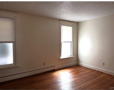 442 Main Street - Photo Thumbnail 3
