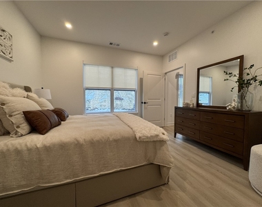 407 Erie Ridge Drive - Photo Thumbnail 6