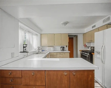 9326 Rivershore Drive - Photo Thumbnail 5