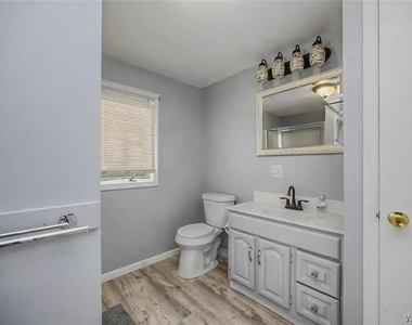 9326 Rivershore Drive - Photo Thumbnail 18