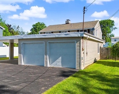9326 Rivershore Drive - Photo Thumbnail 3