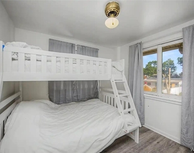 9326 Rivershore Drive - Photo Thumbnail 21