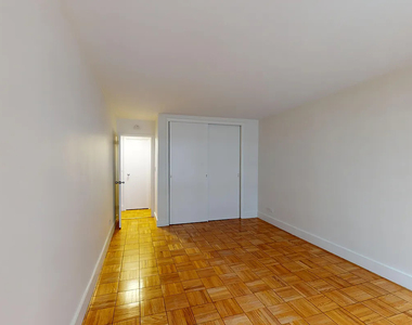 East 63rd Street - Photo Thumbnail 6