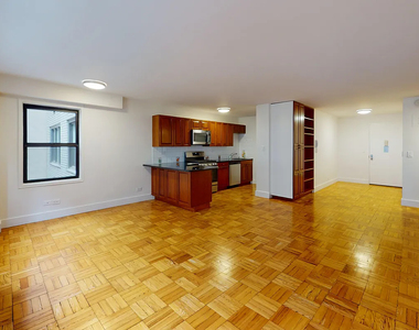 East 63rd Street - Photo Thumbnail 3