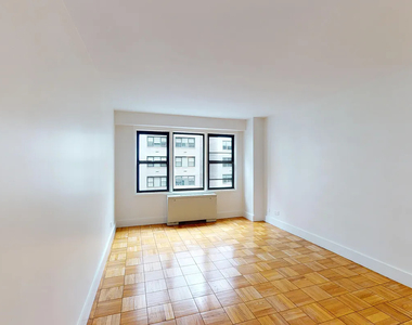 East 63rd Street - Photo Thumbnail 5
