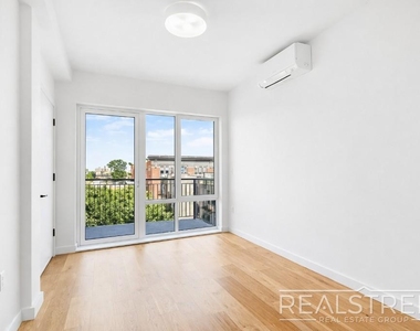 105 Rogers Avenue - Photo Thumbnail 14