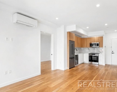105 Rogers Avenue - Photo Thumbnail 12