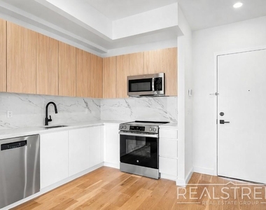 105 Rogers Avenue - Photo Thumbnail 10