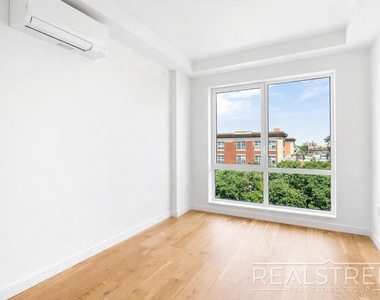 105 Rogers Avenue - Photo Thumbnail 16