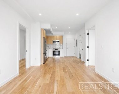 105 Rogers Avenue - Photo Thumbnail 11