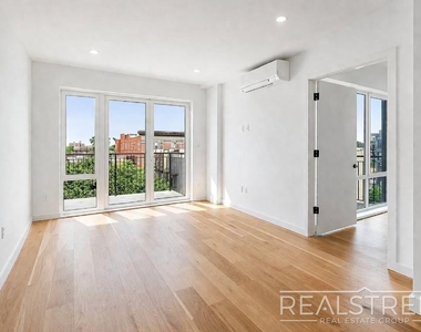 105 Rogers Avenue - Photo Thumbnail 13