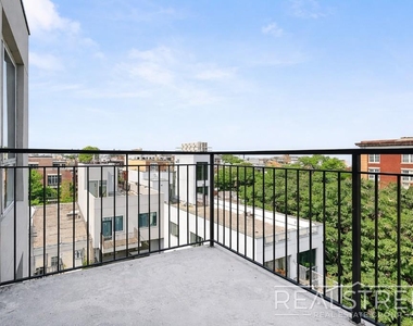 105 Rogers Avenue - Photo Thumbnail 8