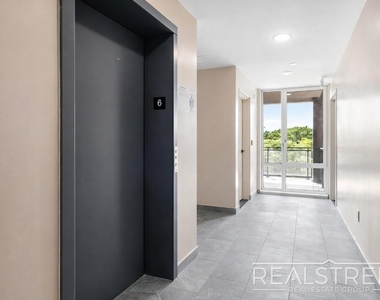 105 Rogers Avenue - Photo Thumbnail 17