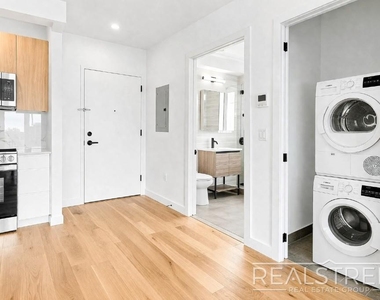 105 Rogers Avenue - Photo Thumbnail 3