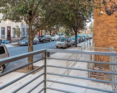 185 Leonard Street - Photo Thumbnail 8