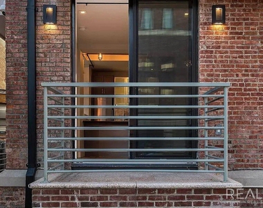 185 Leonard Street - Photo Thumbnail 7