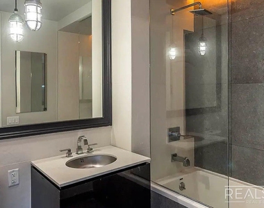 185 Leonard Street - Photo Thumbnail 1