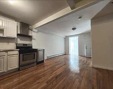 32 Woodbine Street - Photo Thumbnail 2