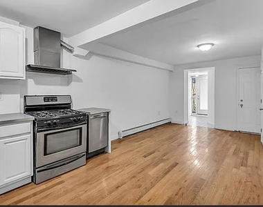 32 Woodbine Street - Photo Thumbnail 11